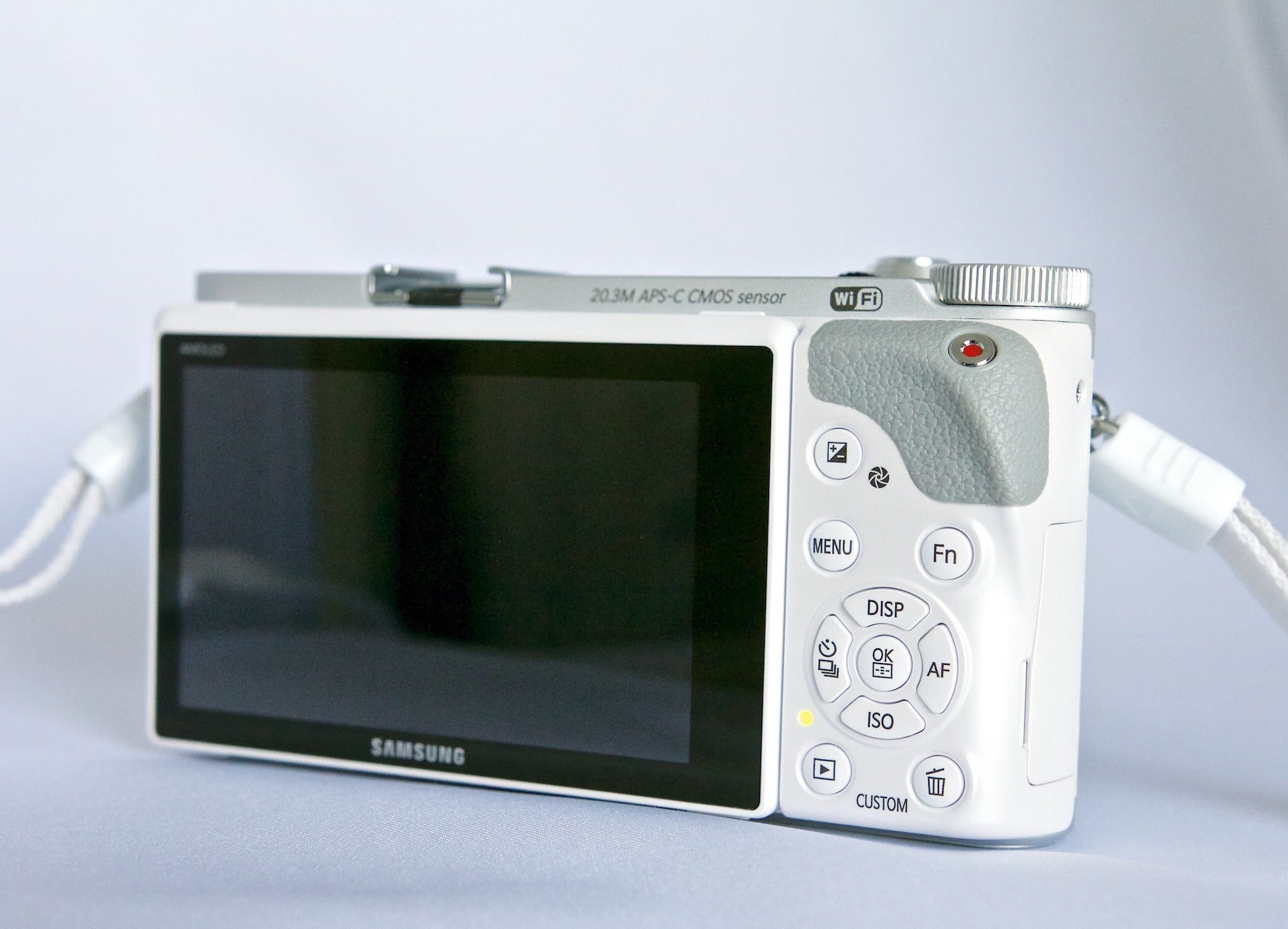Samsung NX300 review: Shoot like a pro, like a teenager