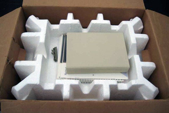 Macintosh 128K unboxing
