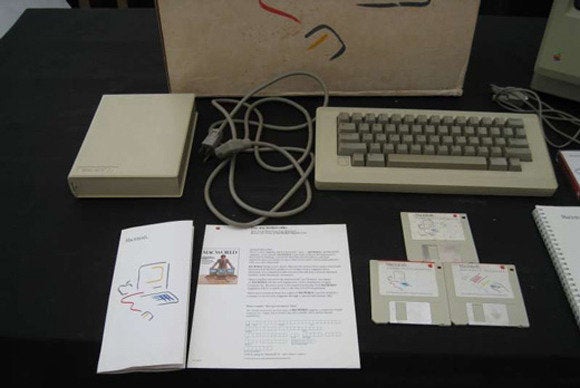 Macintosh 128K unboxing