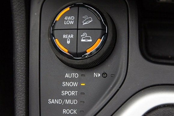 2014 jeep cherokee trailhawk selec terrain dial closeup feb 2014
