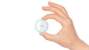 Moov in a hand