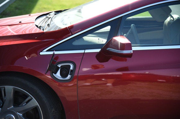 2014 cadillac elr plug in port