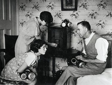 the list distracting ww2 family tuing radio