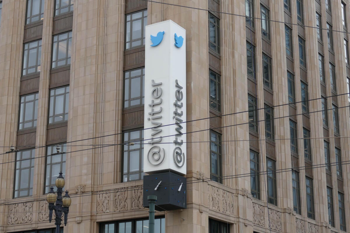 Twitter considers enhanced version of TweetDeck for professionals