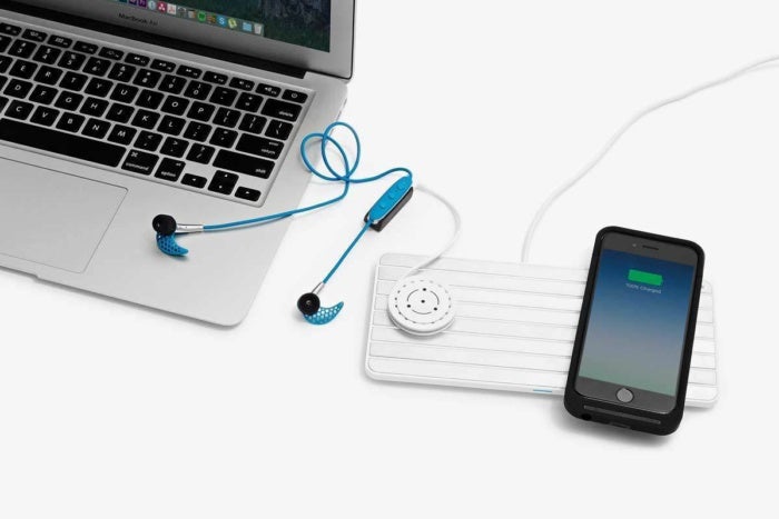 FLI Charge review: Versatile wireless charging pad works with USB gadgets, too - Macworld