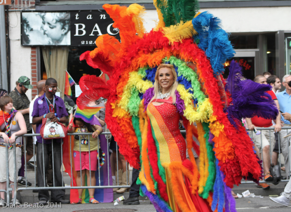Apple tells Arizona to drop its anti-gay pride