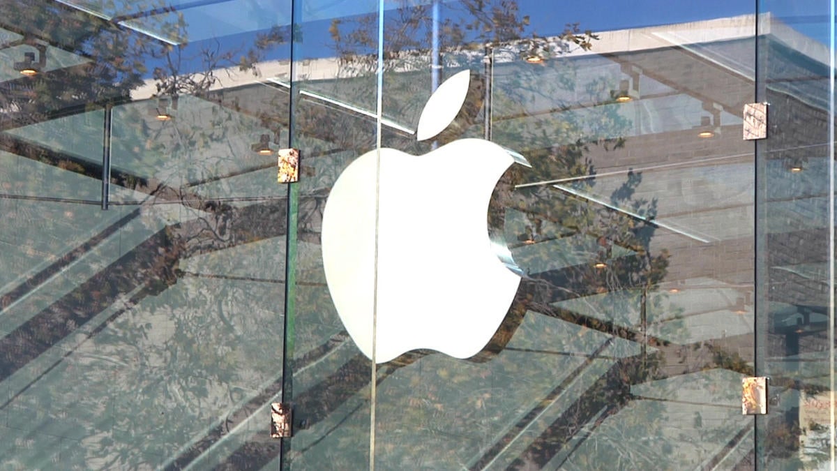 photo of Apple sues Qualcomm over patent licensing and $1B in payments image