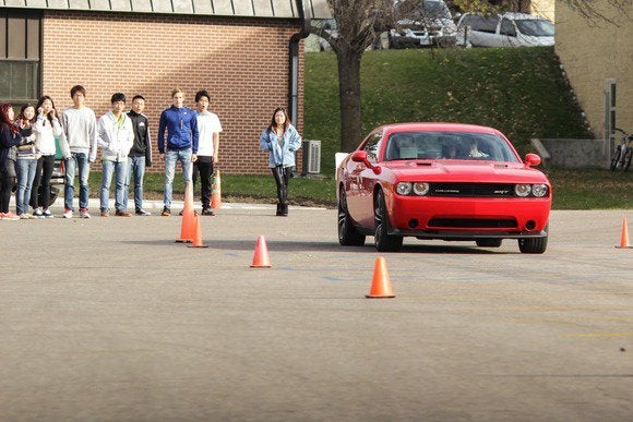 2013 dodge challenger srt classroom test