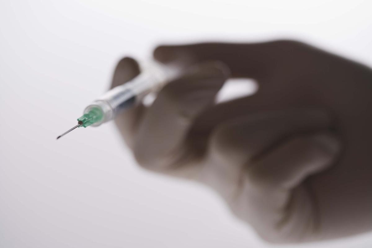 Injection syringe needle vaccinate