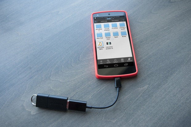 How to hook up a USB flash drive to your Android device ...