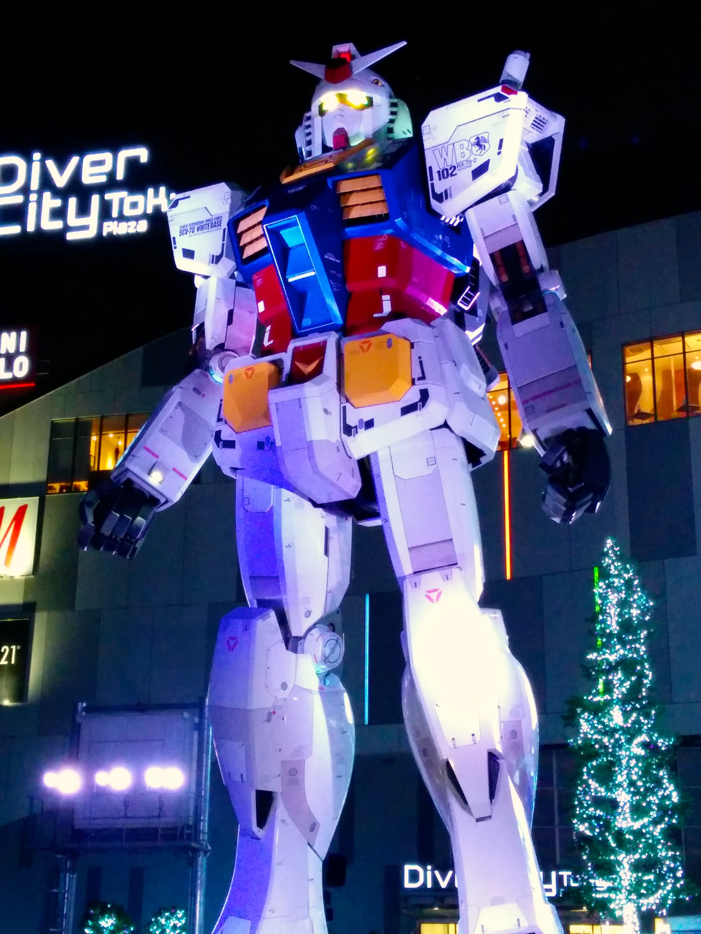 large gundam statue