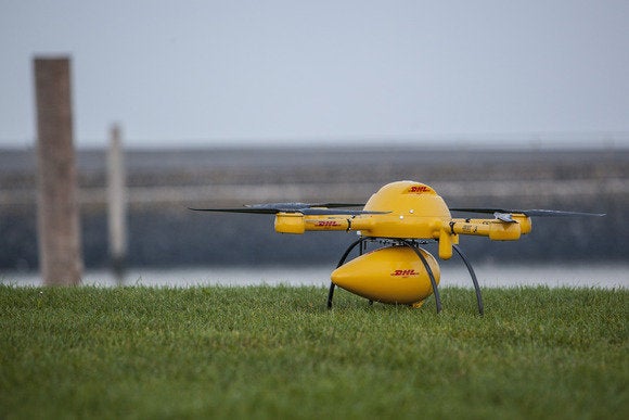 dhl paketkopter juist strand