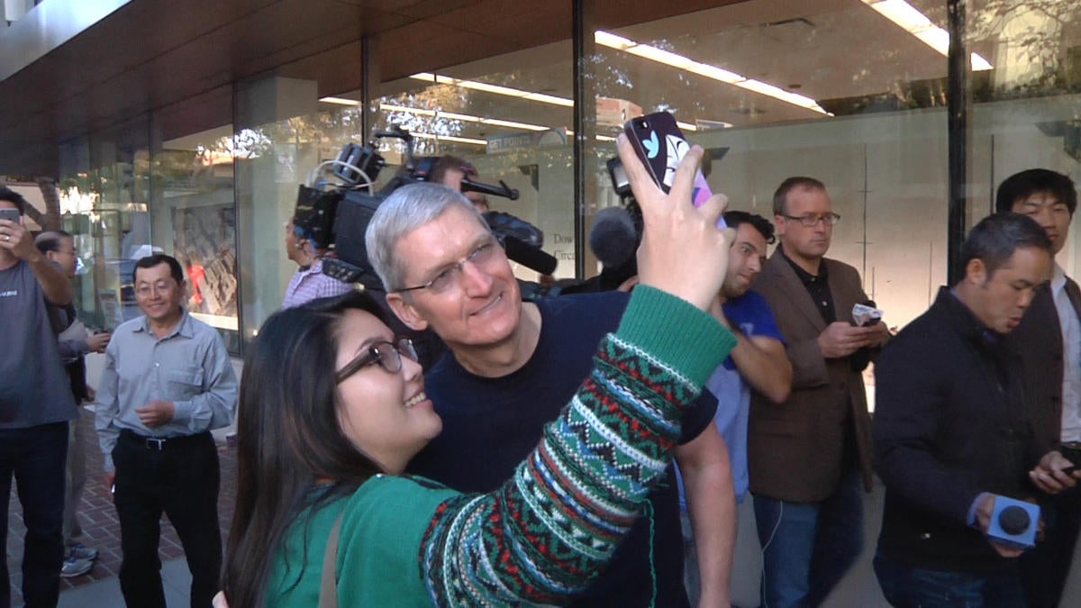 tim cook selfie iphone 6 launch