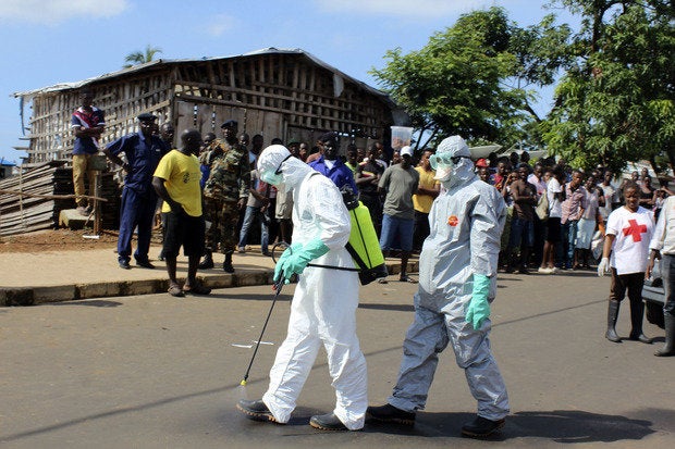 ebola aidworkers decontaminate