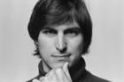 Apple gives stamp of approval to new Steve Jobs biography