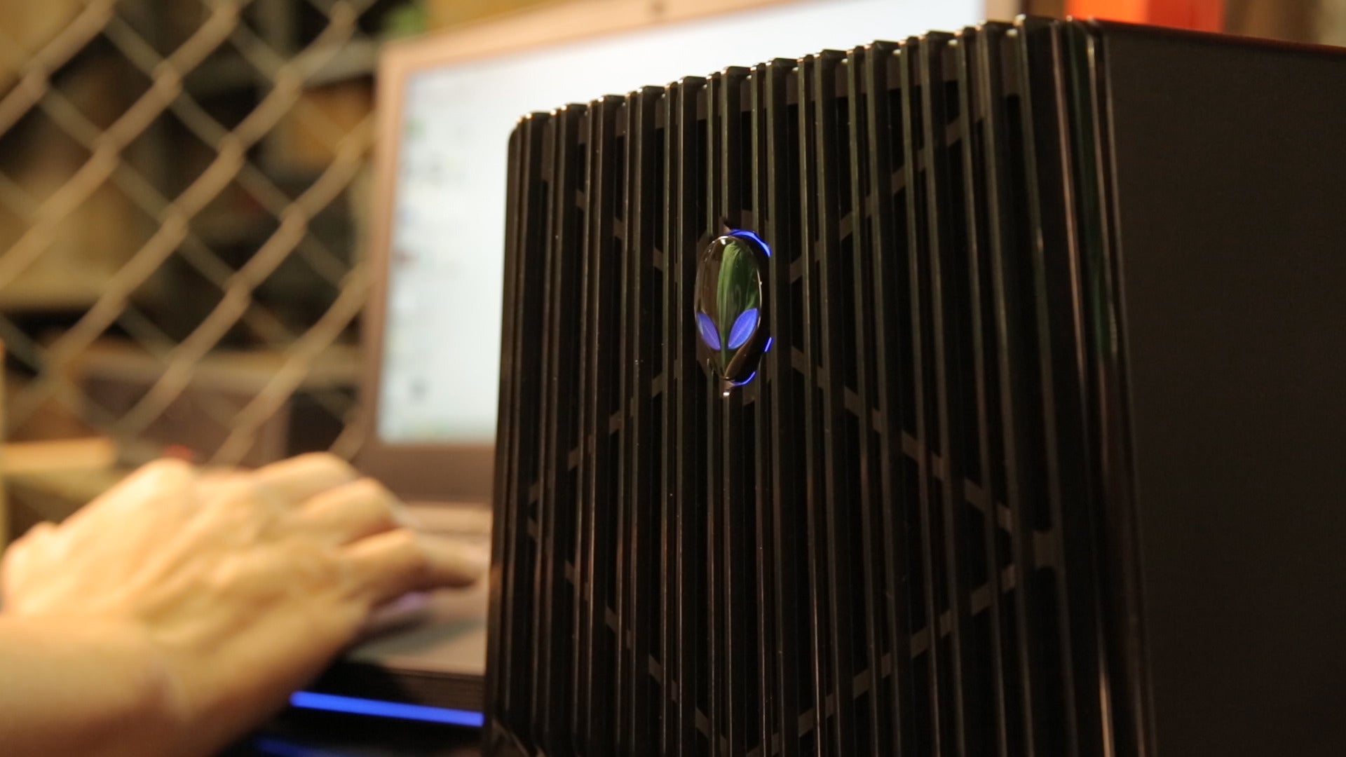 Alienware Graphics Amplifier: It boosts a laptop with Titan X graphics