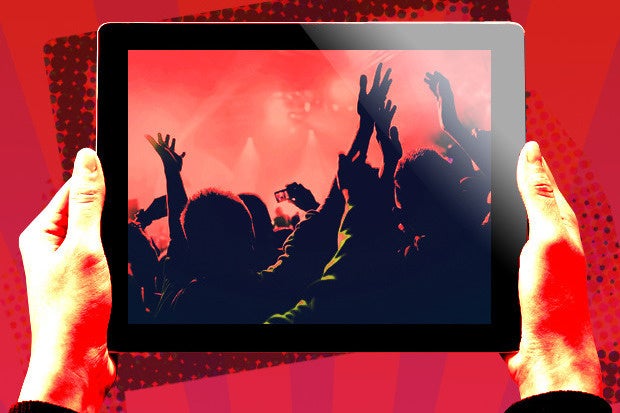 ipad celebrate concert user hands mobile tablet