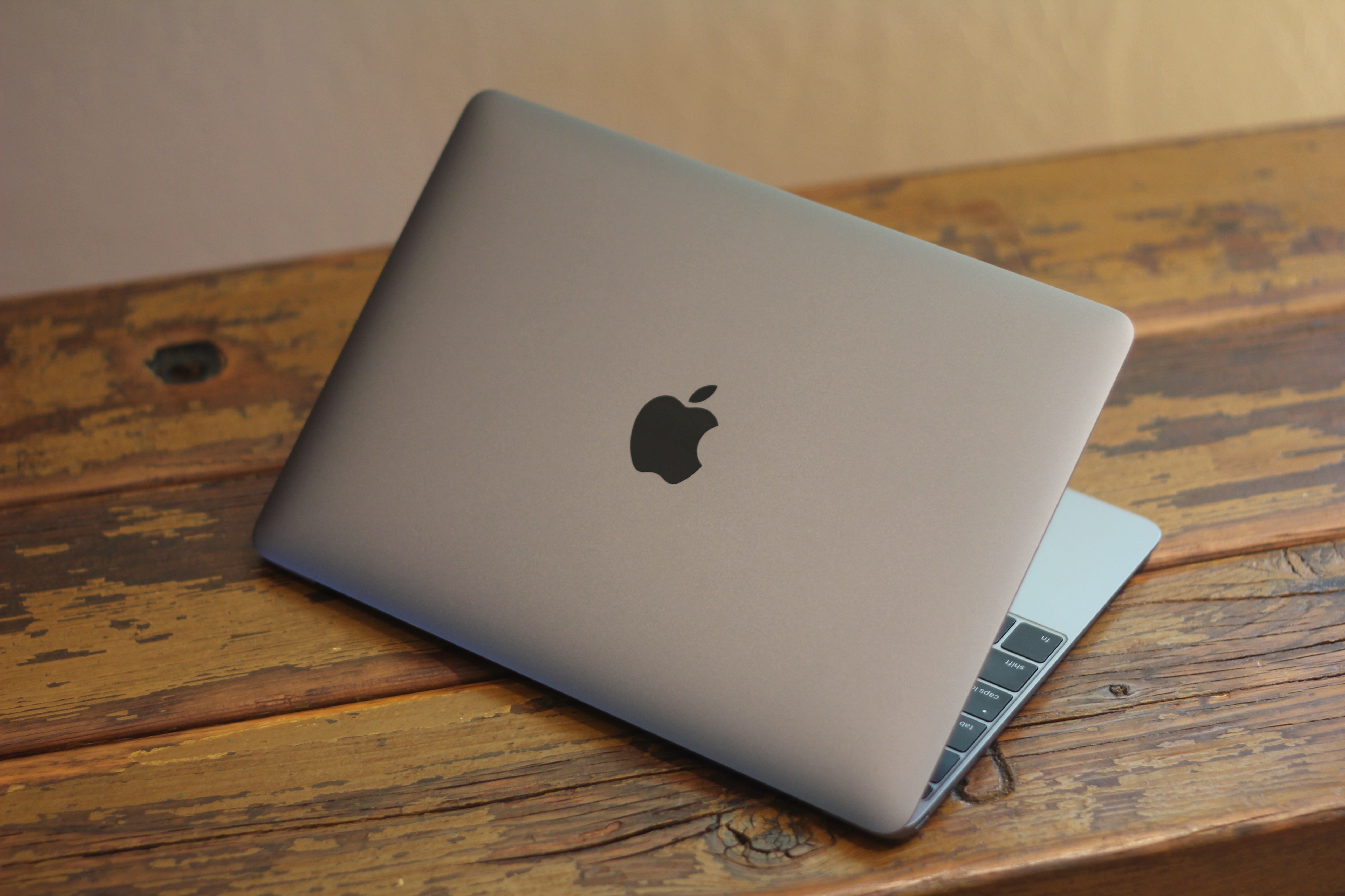 Review The new 12inch MacBook is a laptop without an ecosystem PCWorld