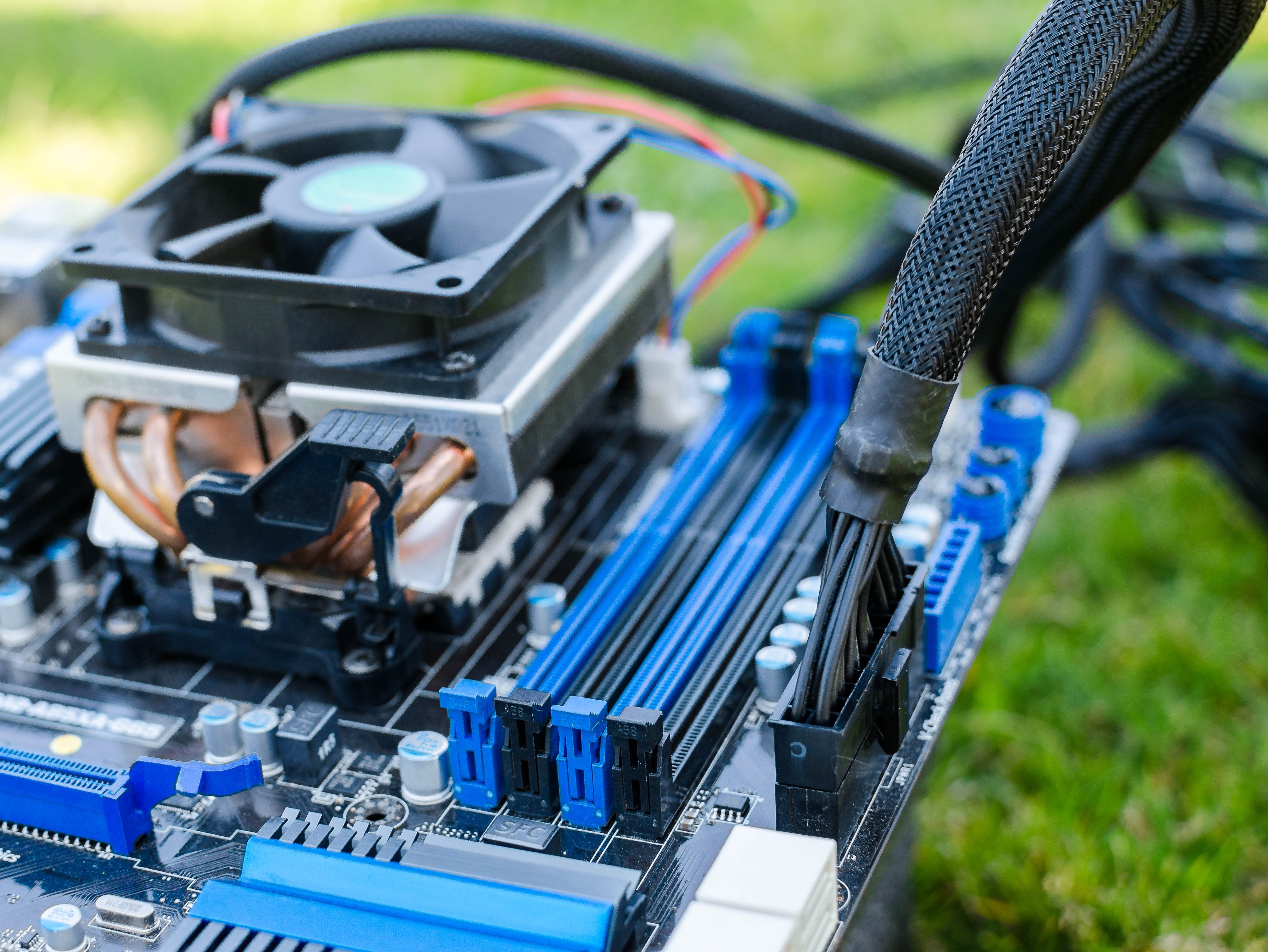 How to install a power supply in your PC