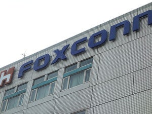 Apple supplier Foxconn halts production amid COVID-19 outbreak in China