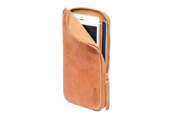 incase leatherwallet iphone