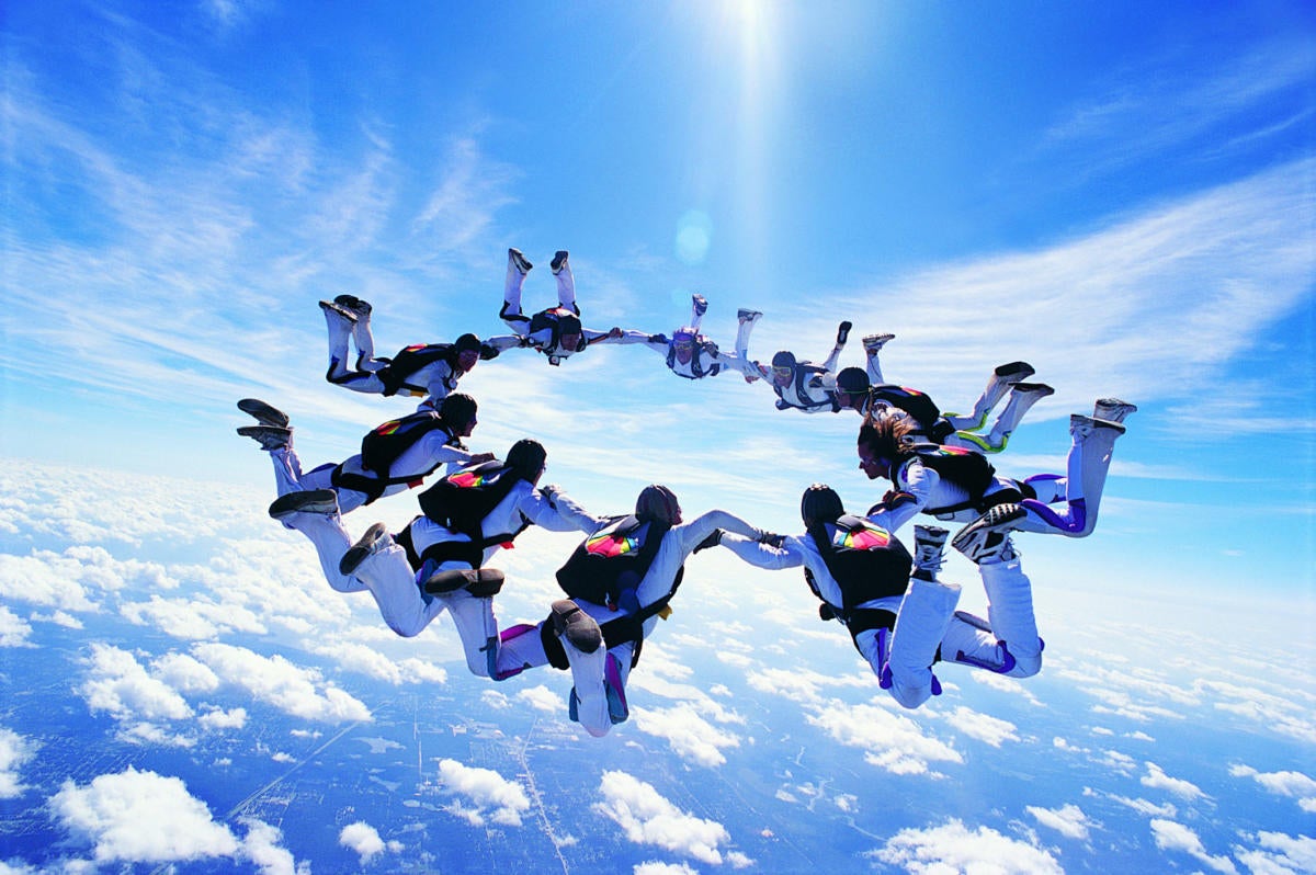 teamwork cloud sky diving collaboration