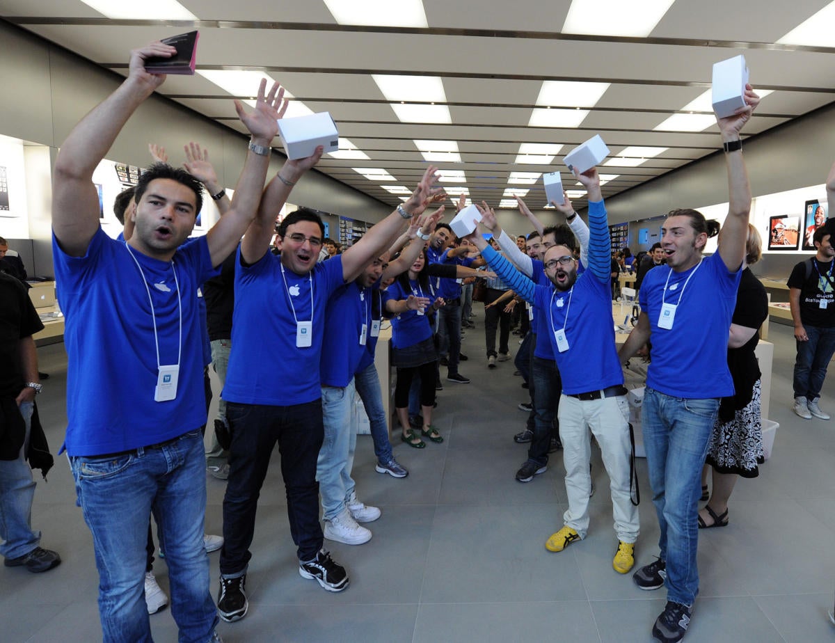 apple store employees