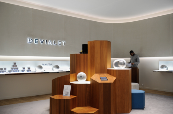 devialet speaker display