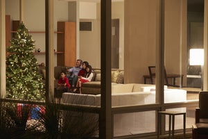 holiday family tv thinkstockphotos 466503945