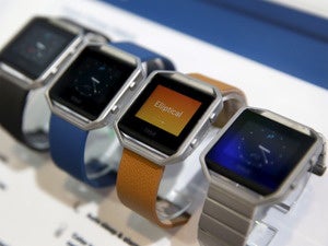 fitbit blaze vs garmin forerunner 35