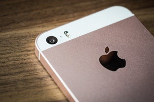 iphone se review mrv 010 32