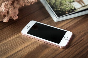 iphone se review mrv 010 7