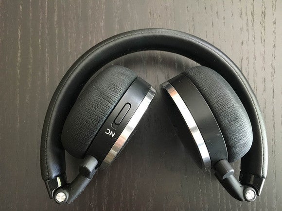 AKG N60 fold for easy travel