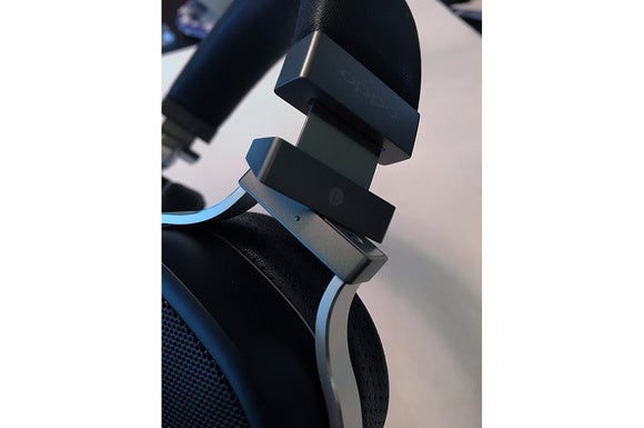 Oppo PM-2 ear cup swivel mechanism