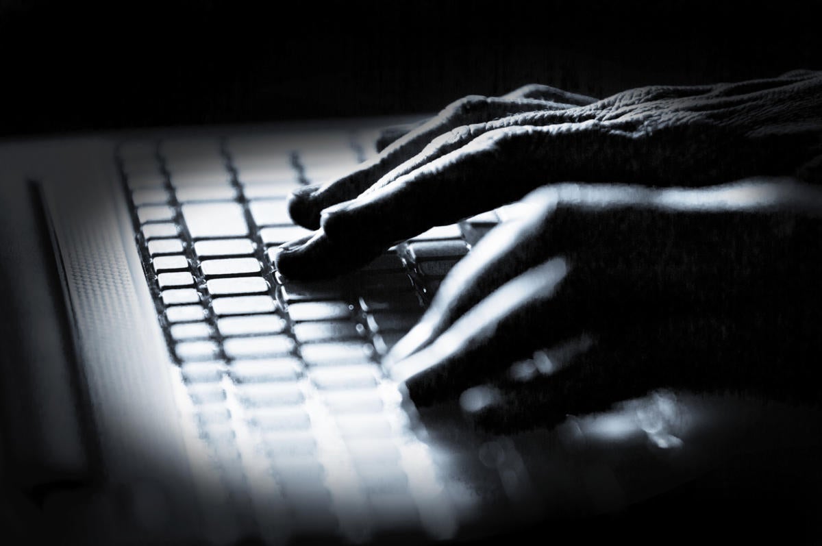hacker hack attacke cyber malware keyboard