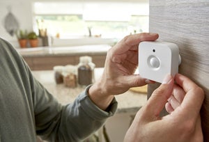 philips hue motion sensor attaching to wall