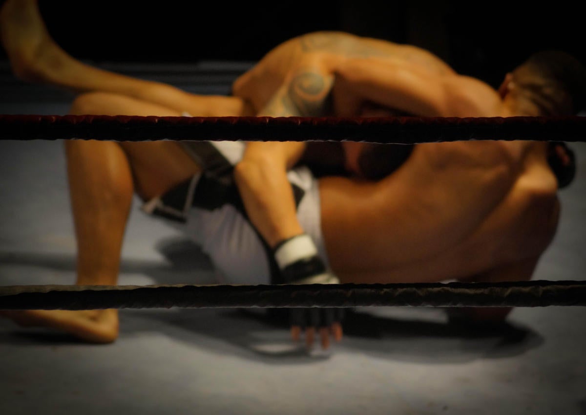 wrestlers fighting