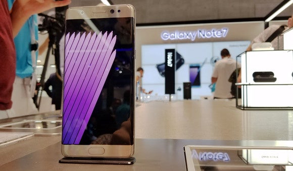 Samsung cuts revenue and profit forecast after Note7 fiasco