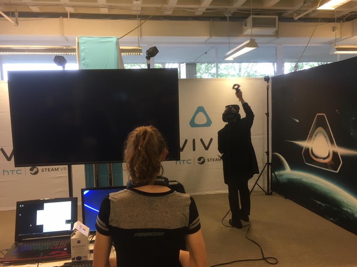 Ga-ga for goggles: Augmented & virtual reality bring the masses to Harvard