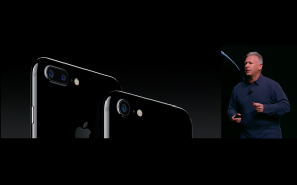 Two Cameras In Iphone 7 Plus Allow Synthetic Zoom Soft Focus