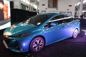 toyota prius prime sept 2016 front 3qtr3