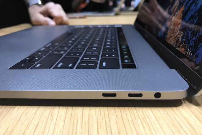 macbook pro 2016 handson headphone jack