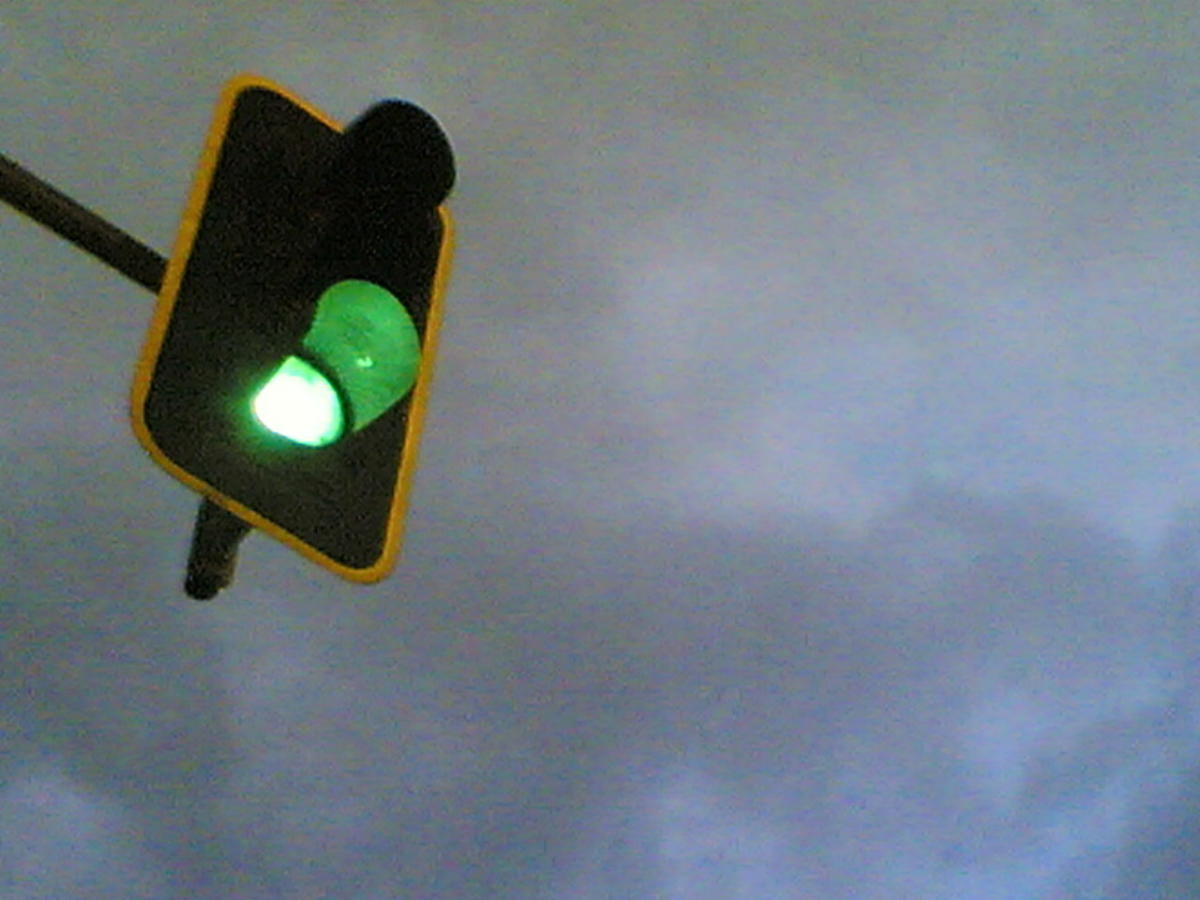 green light in madrid go proceed traffic