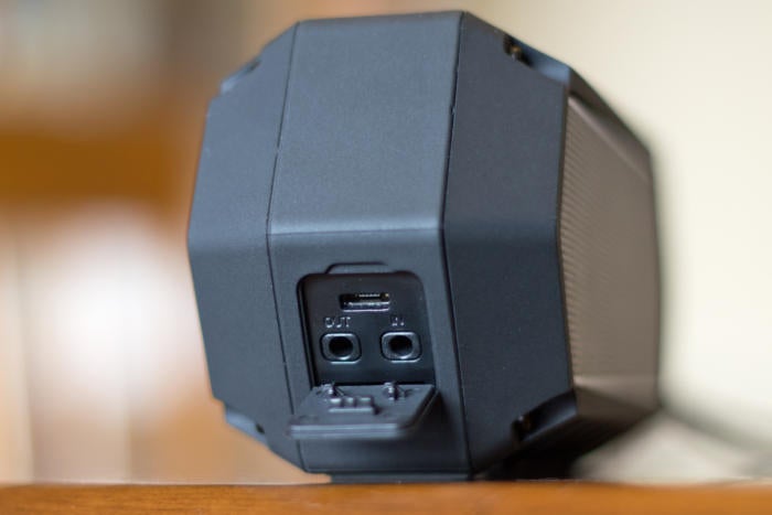 Soundcast VG1 ports