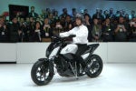 Honda's amazing Riding Assist motorcycle won't fall over