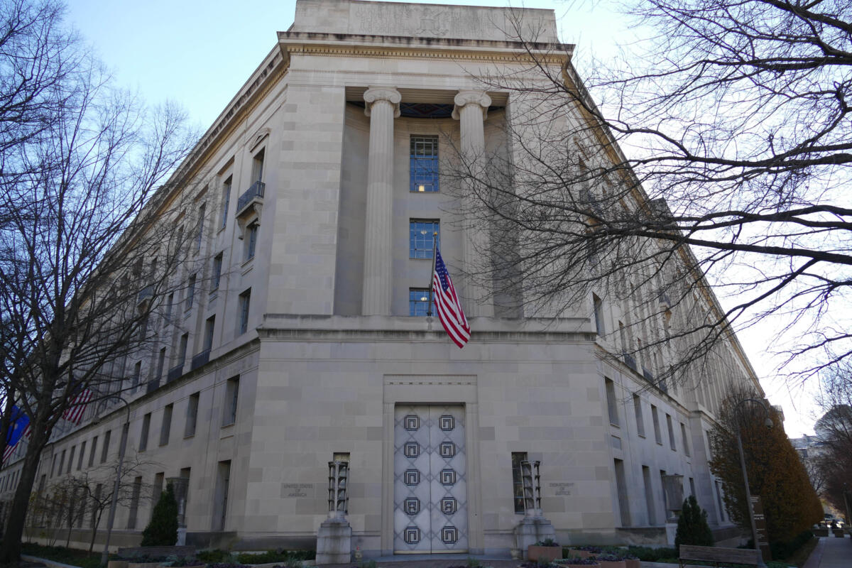 Image: DOJ sues Apple for monopolizing smartphone market