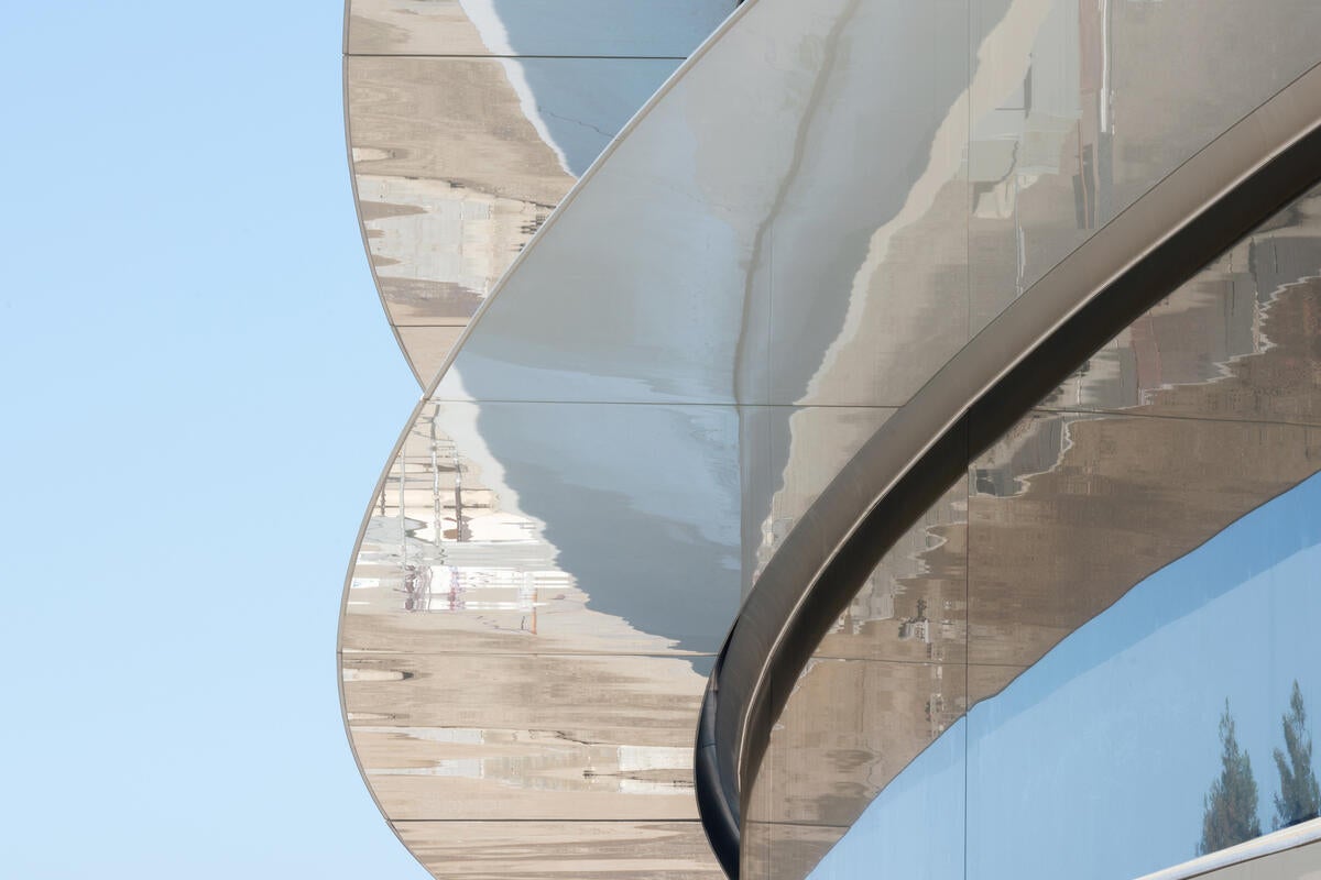 Image: Experts see 'no merit' to DOJ antitrust fight with Apple