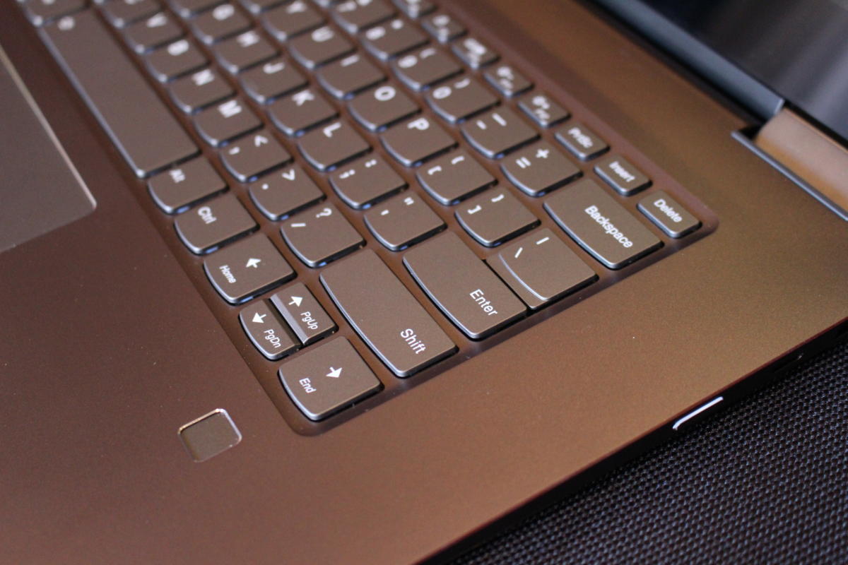 lenovo yoga 720 15 inch keyboard detail