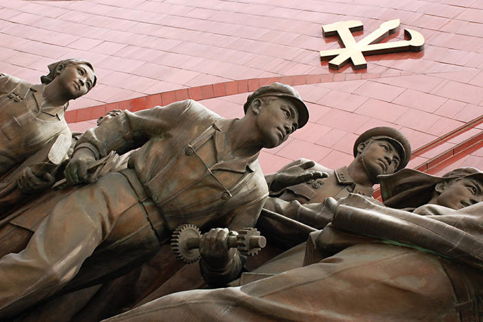 north korea statue pyongyang