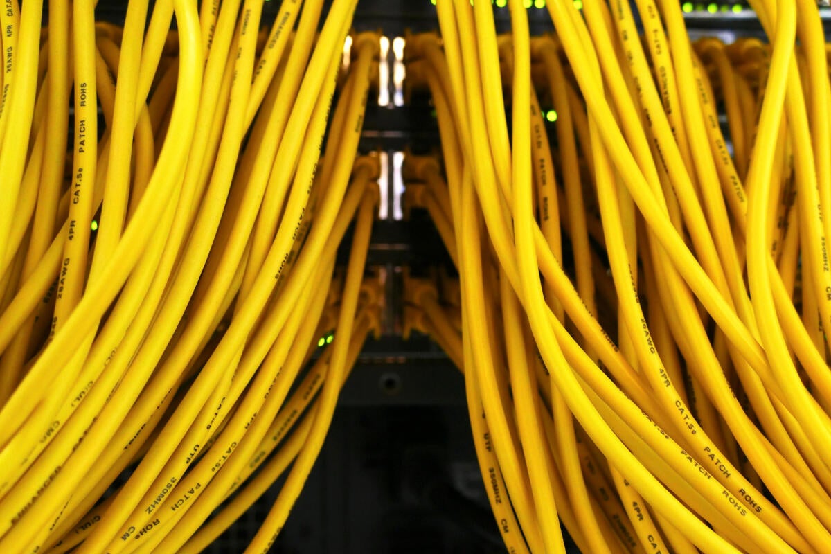 Network-intelligence platforms, cloud fuel a run on faster Ethernet